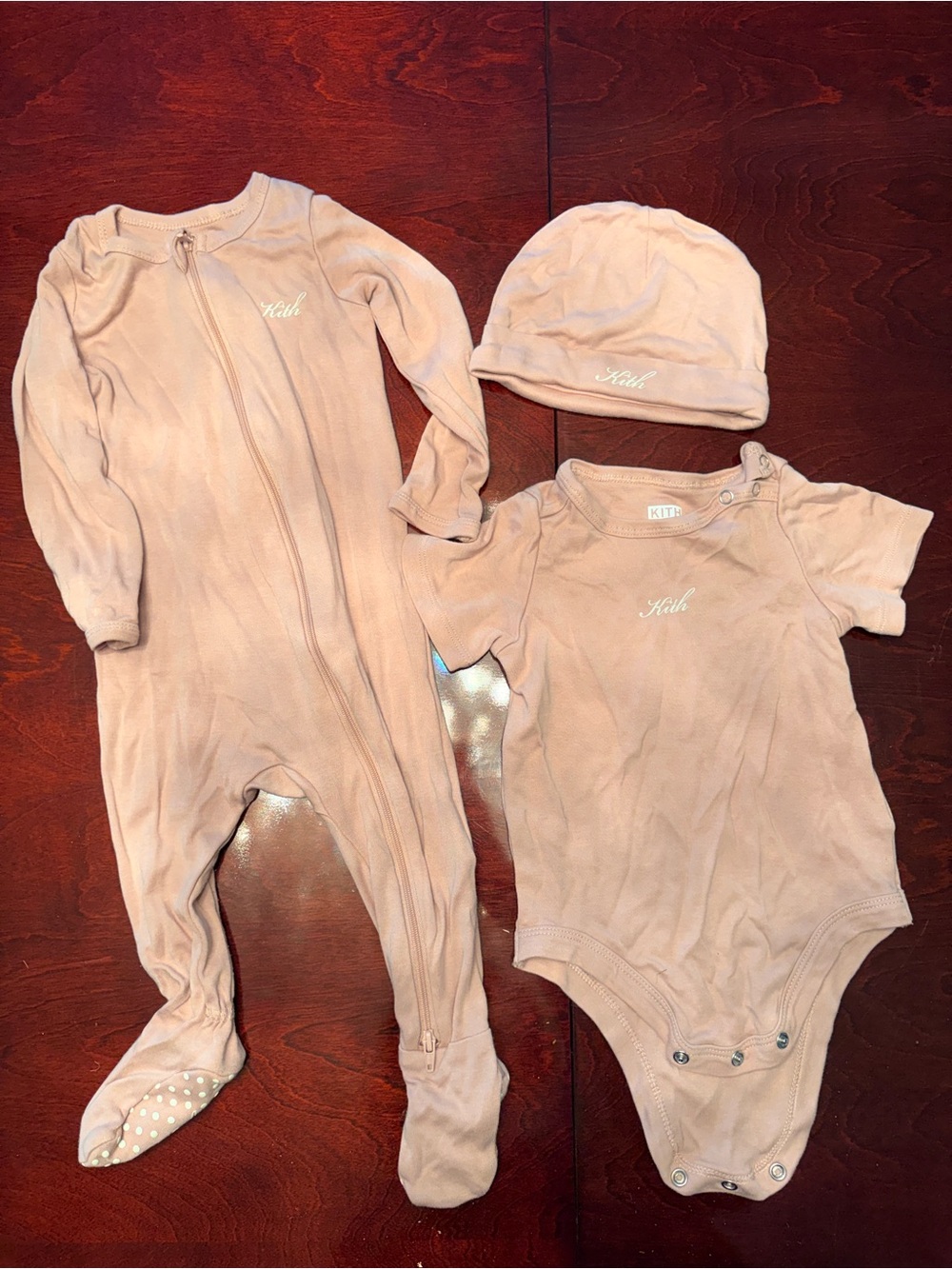 Kith Kids Blush One-Piece Footed Zip Romper, Bodysuit & Hat Set